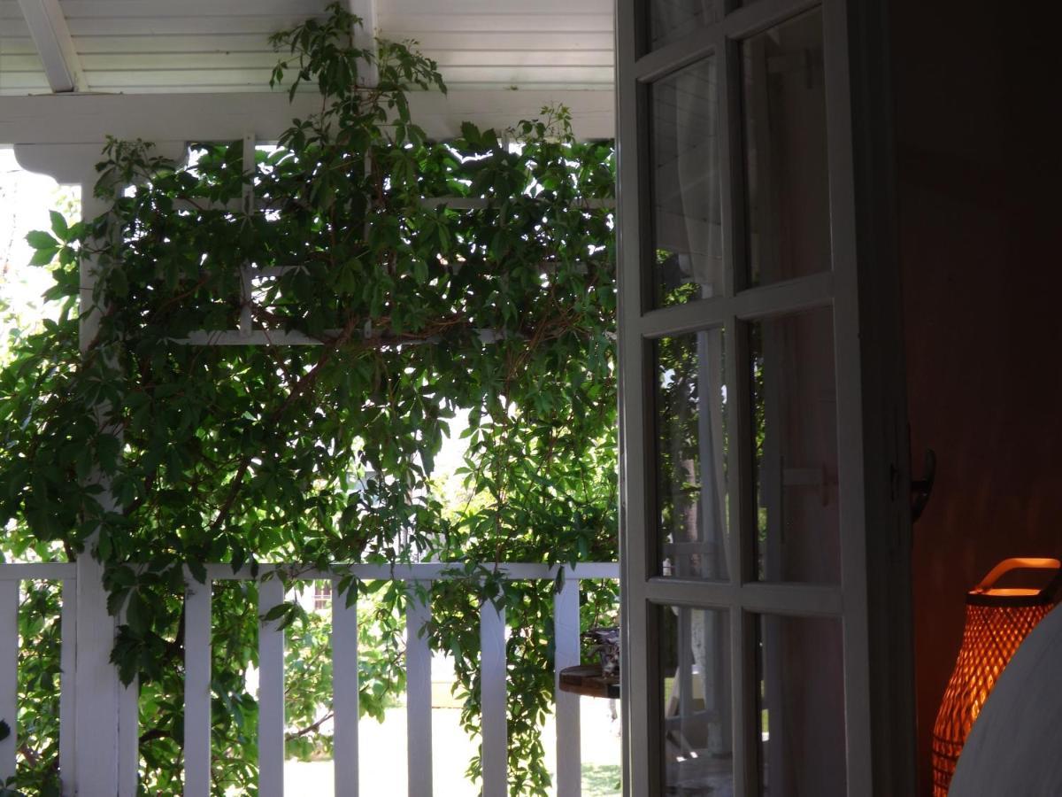 A&V'S Home Agioi Apostoloi  Luaran gambar